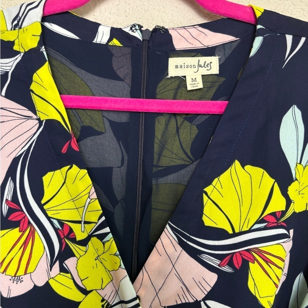 NWT Madison Jules Sydney Navy Blue Surplice Faux Wrap Tie Waist Floral Romper M - Picture 3 of 10
